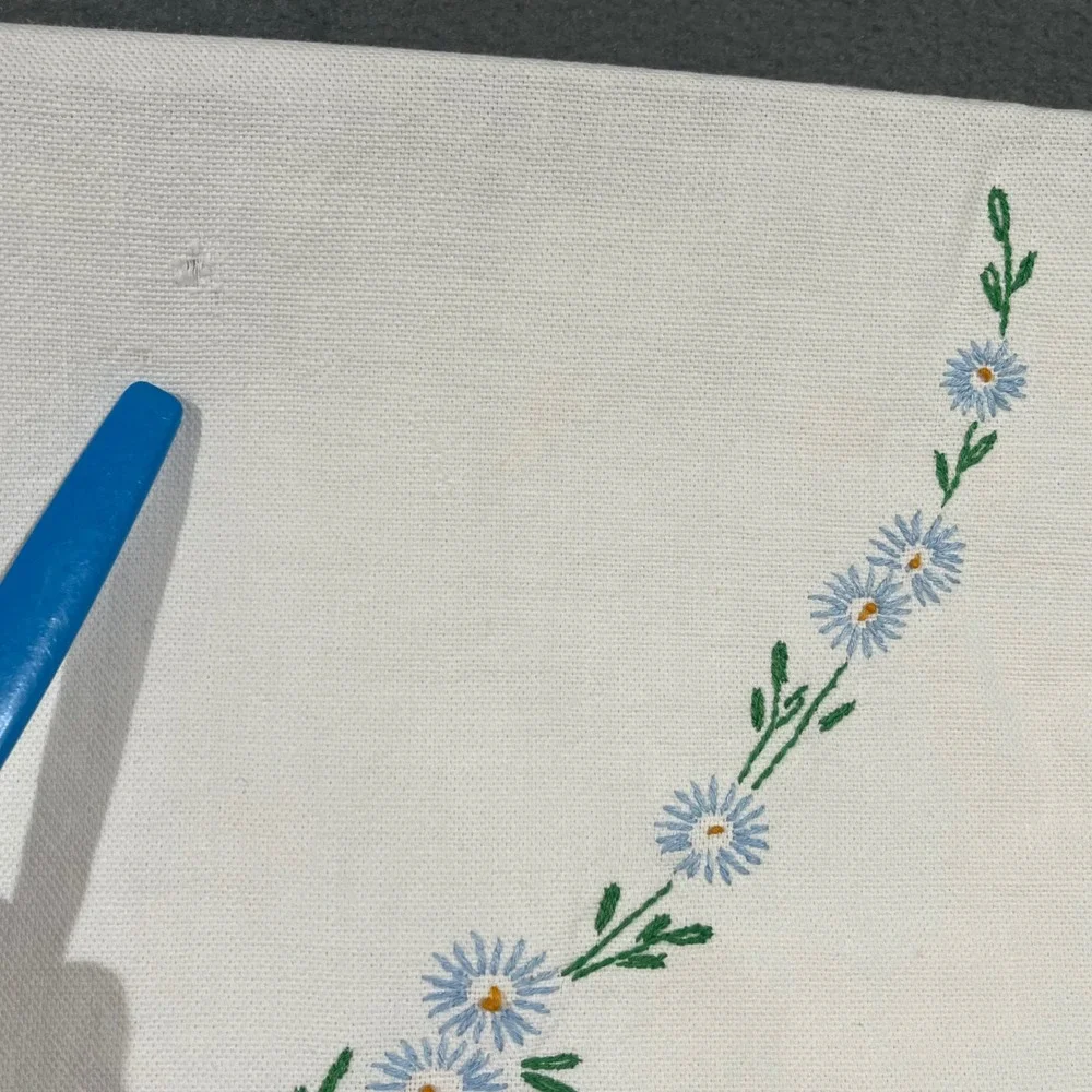 Vintage Embroidered Table Runner Vintage Southern Belle Floral Daisy